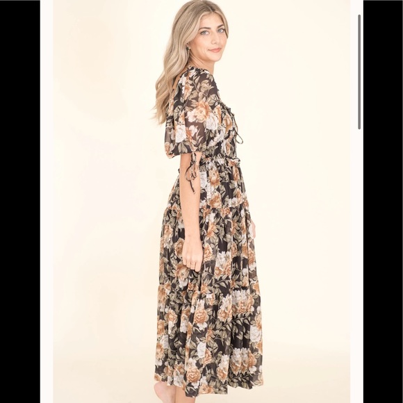 En Saison Meadow Poplin Puff-Sleeve Tiered Midi Dress (Elegant Floral) - Picture 2 of 4